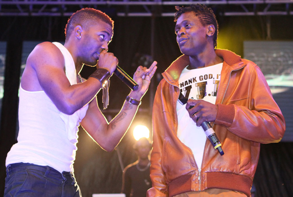 konshens-with-chameleon-in-uganda'