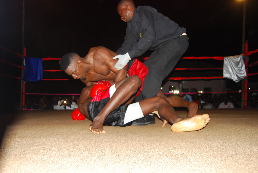 Golola-holds-Mbata-firmly-on-the-ground-during-the-fight-at-Agip-Motel-Mbarara-on-sunday-morning.PHOTO-BY-FELIX-AINEBYOONA