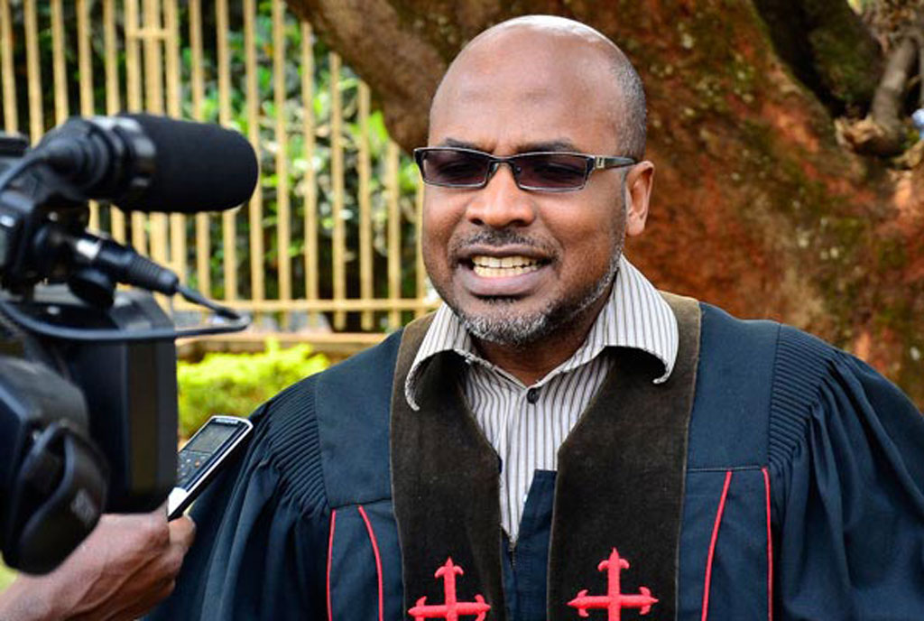 Pastor Ssempa dares Mbonye to prophesy future of social media tax, gets  bashed – Sqoop – Get Uganda entertainment news, celebrity gossip, videos  and photos