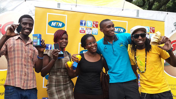 MTN’s Susan Kayemba (C), musician Rabadaba (R) and winners of phones